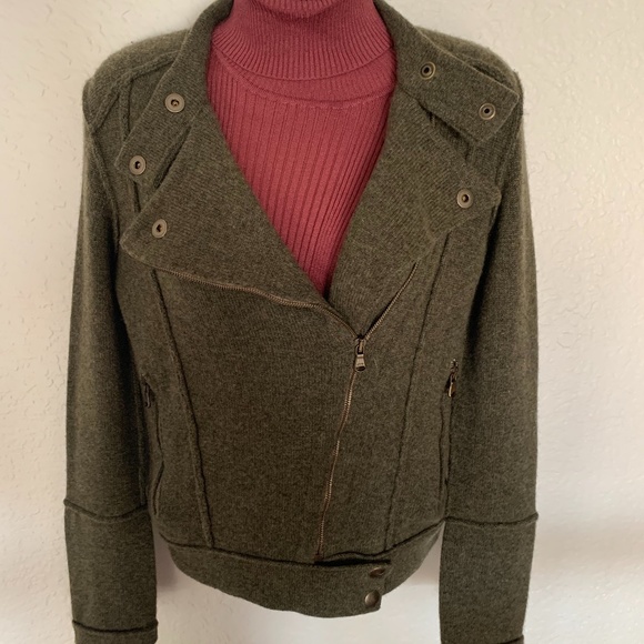Jackets & Blazers - 🔥 💯% cashmere long sleeves army green jacket